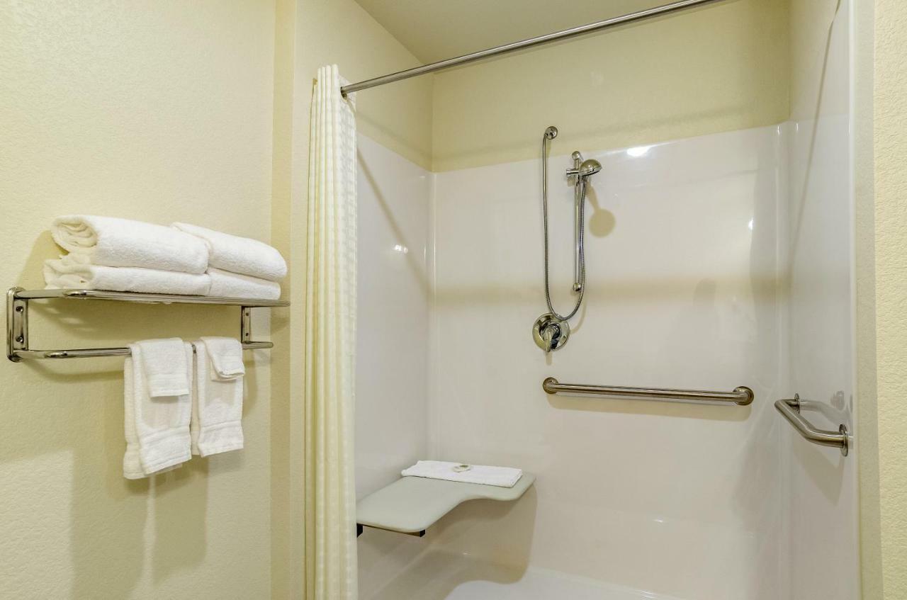 Cobblestone Hotel & Suites - Hutchinson Eksteriør billede